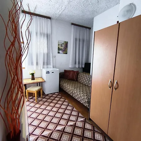 Flora Apartmán *