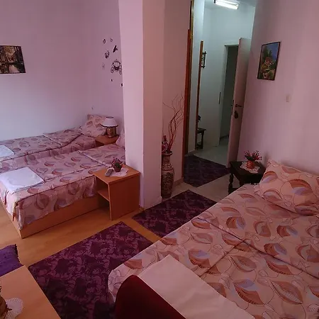Flora Apartmán